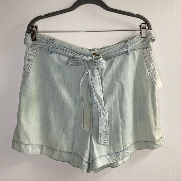 Skies Are Blue Embroidered Shorts - Picture 1 of 5